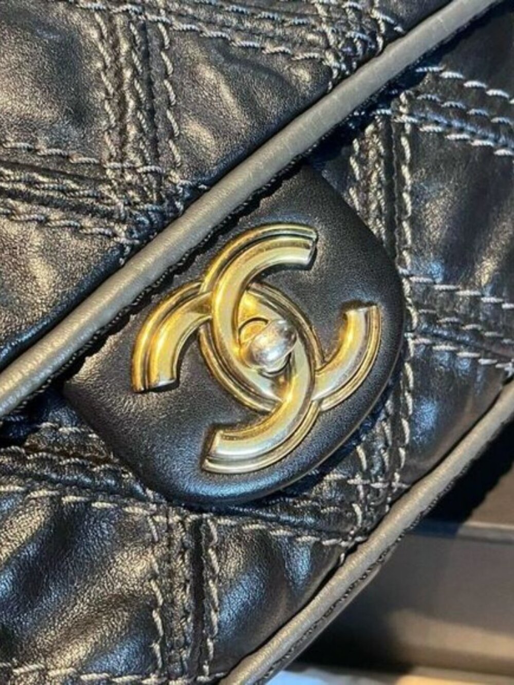 Chanel Women Pre-Loved Bag Very Good Condition - Picture 5 of 6